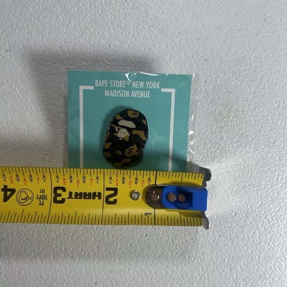 BAPE NEW YORK MADISON PIN - Picture 7 of 7